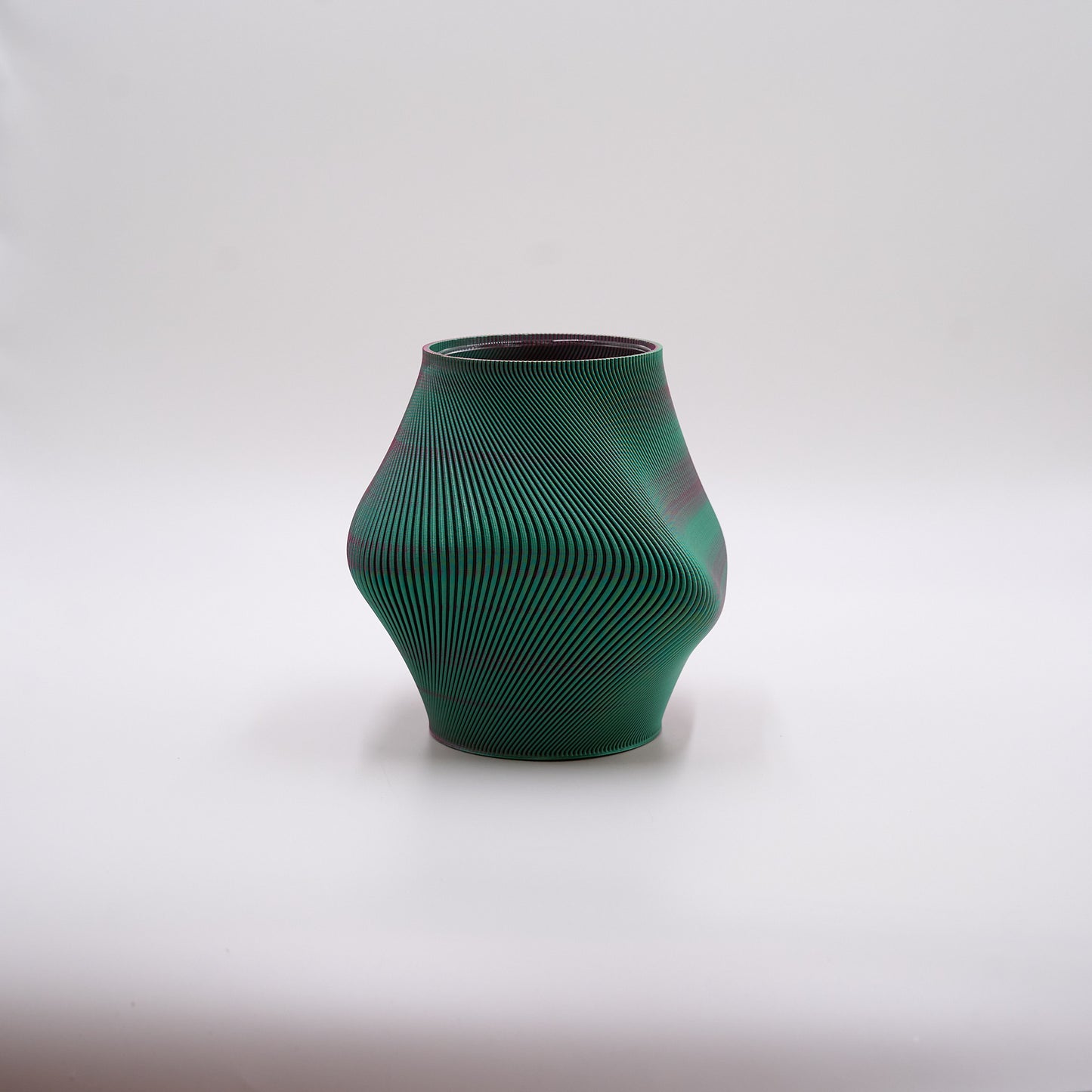 Bloz Blend 20 – farvestrålende 3D-printet vase i Watermelon med blob-lignende, organisk form
