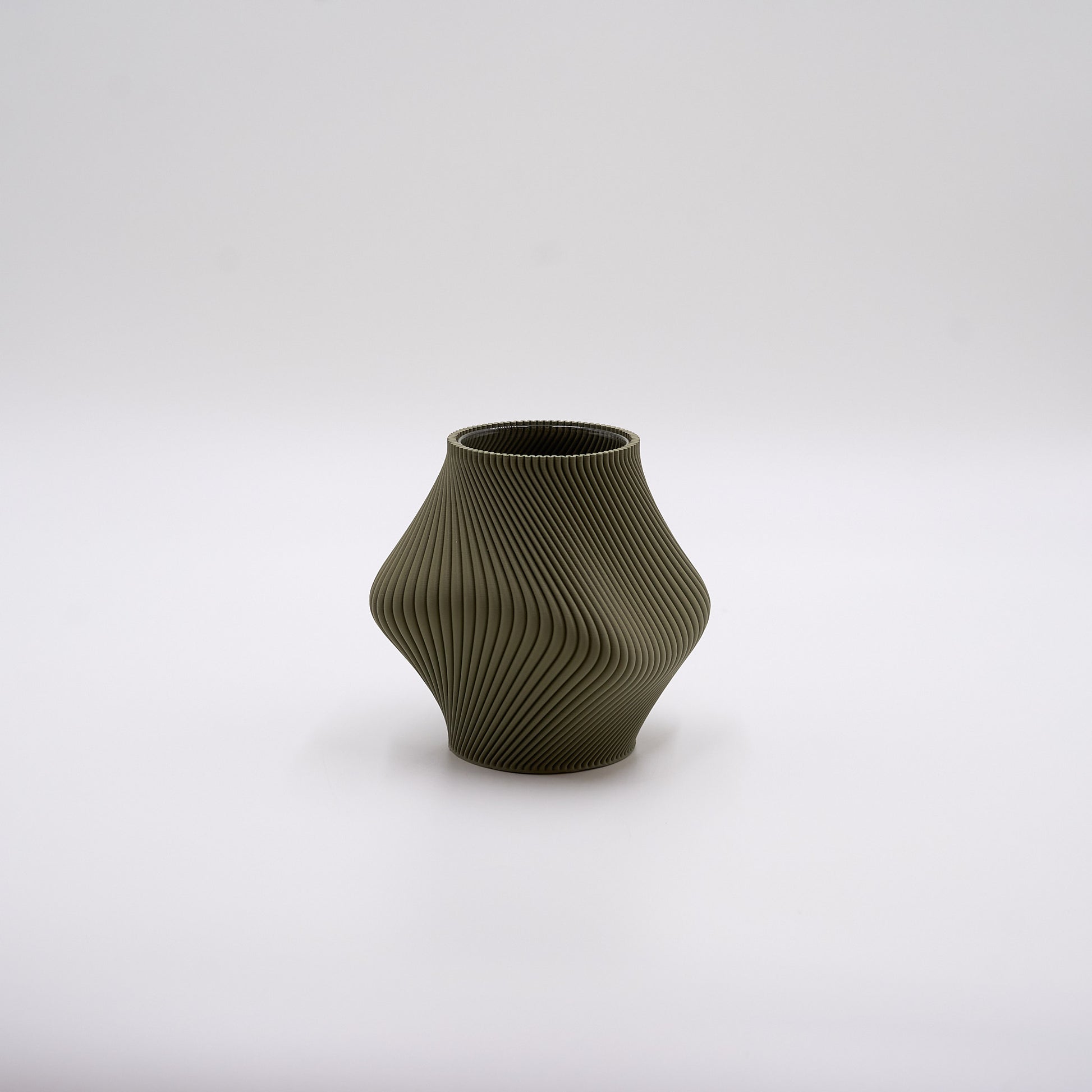 Bloz 14 – 3D-printet vase i Olive med asymmetrisk, blob-lignende form