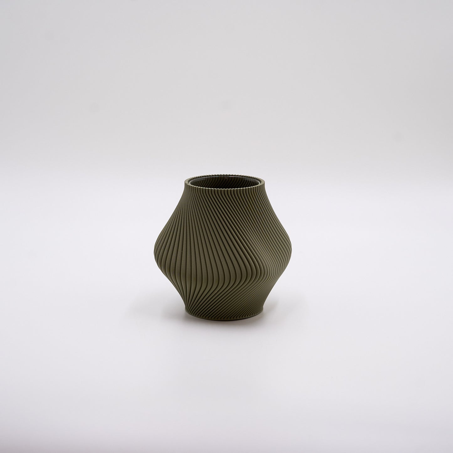 Bloz 14 – 3D-printet vase i Olive med asymmetrisk, blob-lignende form