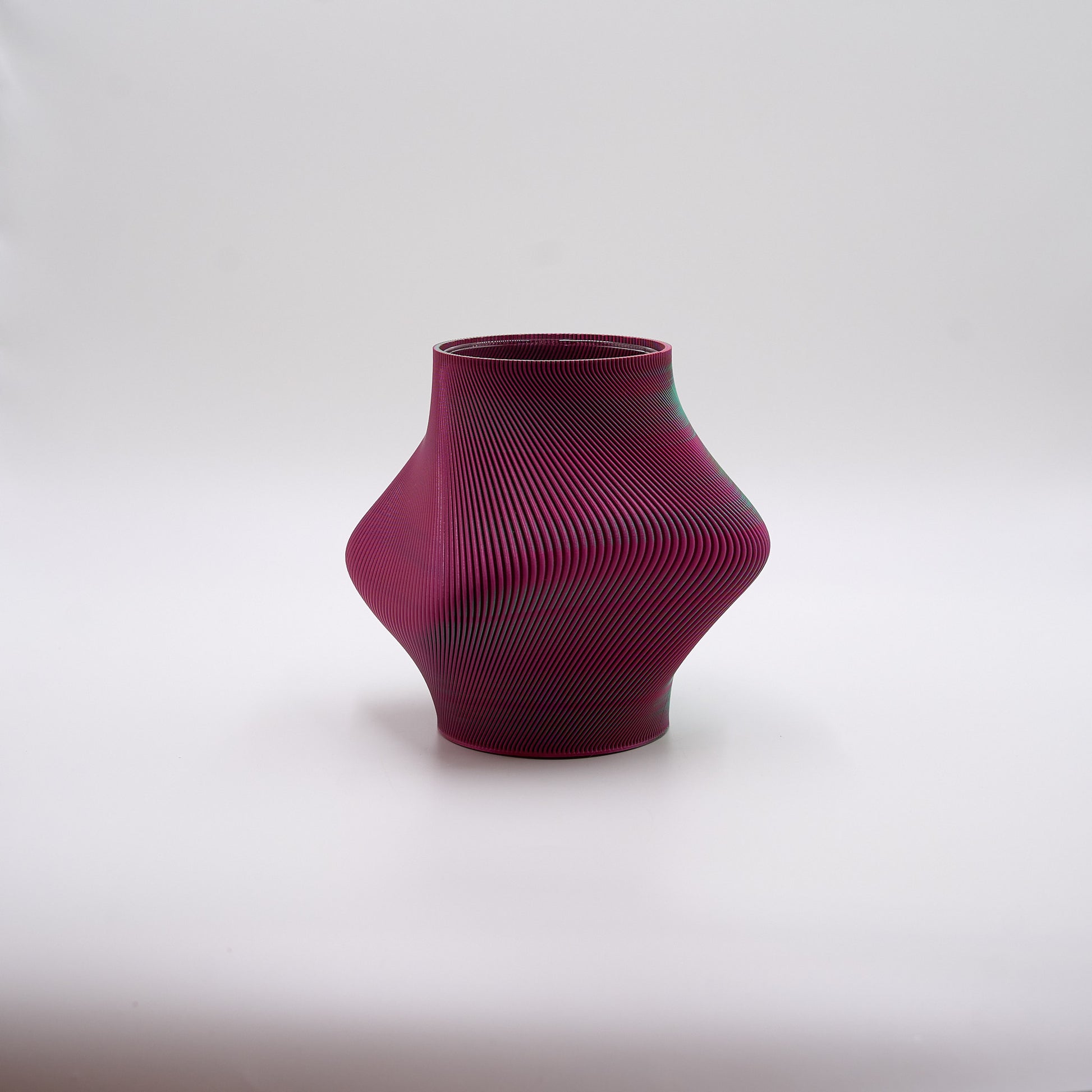 Bloz Blend 20 – farvestrålende 3D-printet vase i Watermelon med blob-lignende, organisk form
